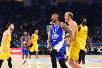 Anadolu Efes Panzer'i yıktı