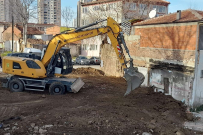 Bursa Osmangazi’de metruk yıkımlara devam