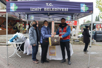 Kocaeli İzmit'te kıyafet dayanışması sürüyor