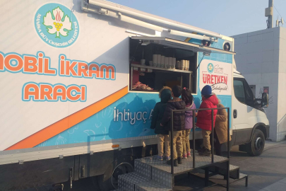 Manisa'da mobil ikram aracı öğrencilerin yanında