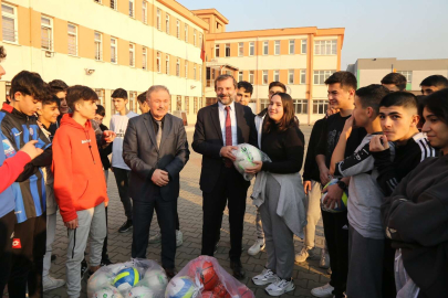 Bursa Gürsu'da Başkan Işık 'top'lu isteği kırmadı