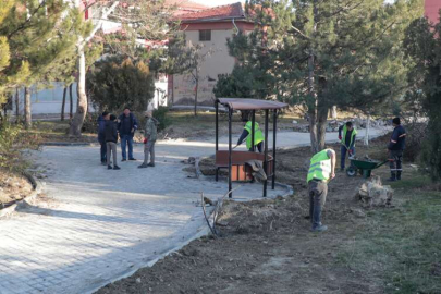 Kütahya'da İsmail Hakkı Uzunçarşılı Parkı'na peyzaj