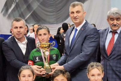 Gölcük Barbaros Hayrettin Lisesi Futsal'da Kocaeli şampiyonu oldu