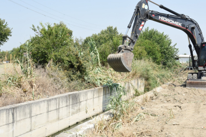 Manisa'da dere temizlikleri sürüyor