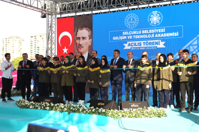 Bakan Tekin Konya'da eğitim ve spor tesisleri açılışları yaptı