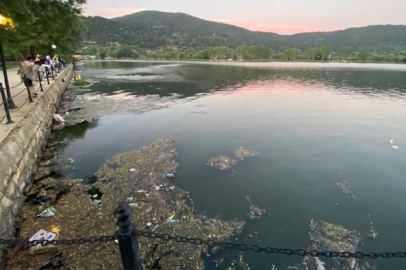 Turistik göl çöplüğe döndü