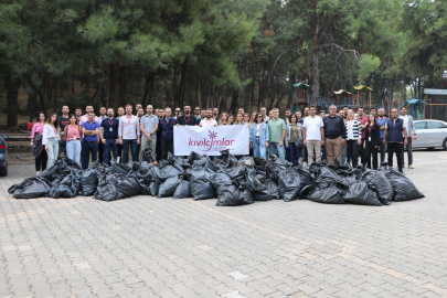 Gönüllüler Manisa Çiftlik Parkı’nı temizledi