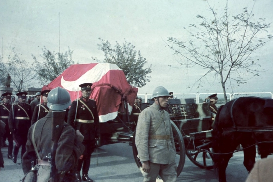 Gazi Mustafa Kemal Atatürk'ün naaşı böyle taşındı