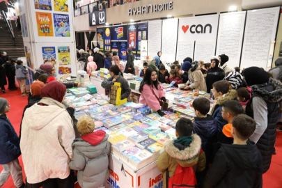 Bursa İnegöl'deki 'Kitap Günleri Fuarı'na öğrenci akını