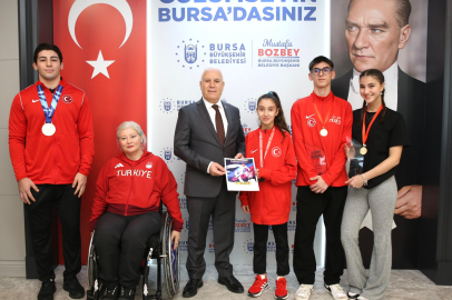 Başkan Bozbey, Bursalı milli şampiyonları ağırladı