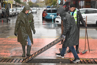 Manisa'da 'sağanak' mesaisi