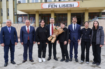 Artvin Valisi Ergün, Fen Lisesi'ni ziyaret etti