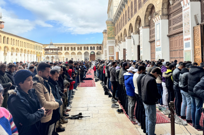 Şam’da tarihi Emevi Camii’nde üçüncü Cuma