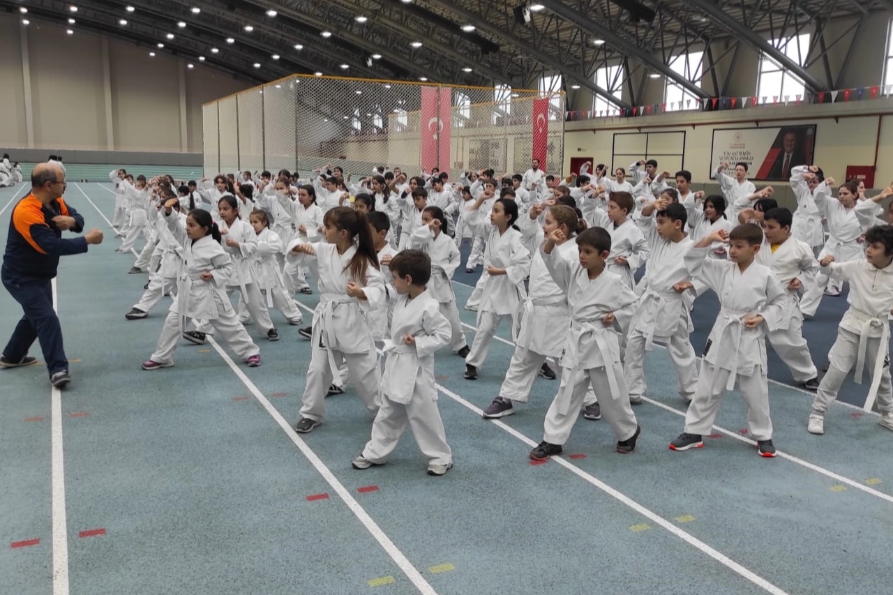 Bursa Osmangazi’de karate eğitim semineri