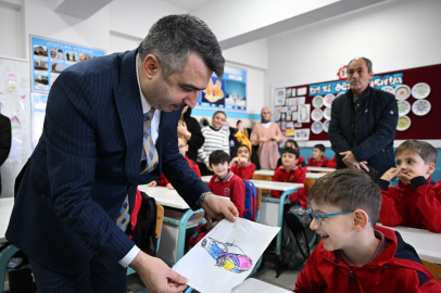 Bursa Yıldırım'da ilk dönemi tamamlayan öğrencilerin heyecanına ortak oldu